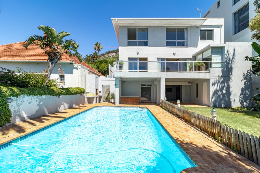 To Let 4 Bedroom Property for Rent in Bantry Bay Western Cape